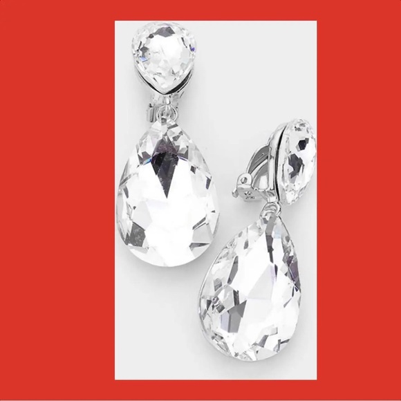 Crystal Glass Teardrop Clip On Earrings
(New) - Picture 3 of 6